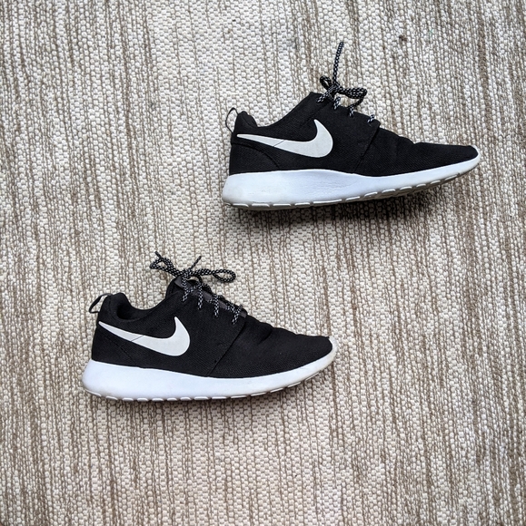 Nike Shoes - Nike Women's Roshe One | Black and White